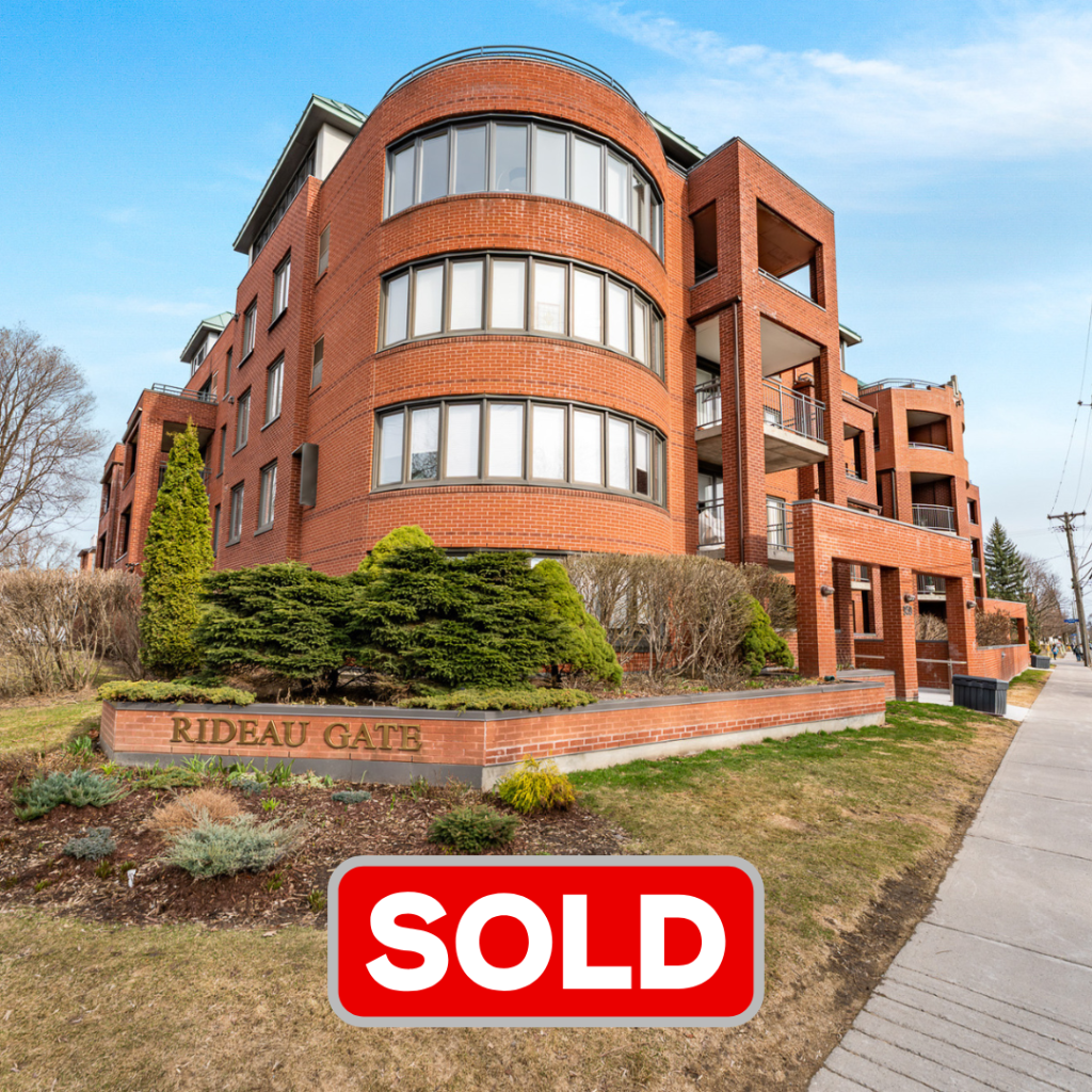Condo unit in North River. Anna Alemi Ottawa Realtor. A condominium with green scenery.