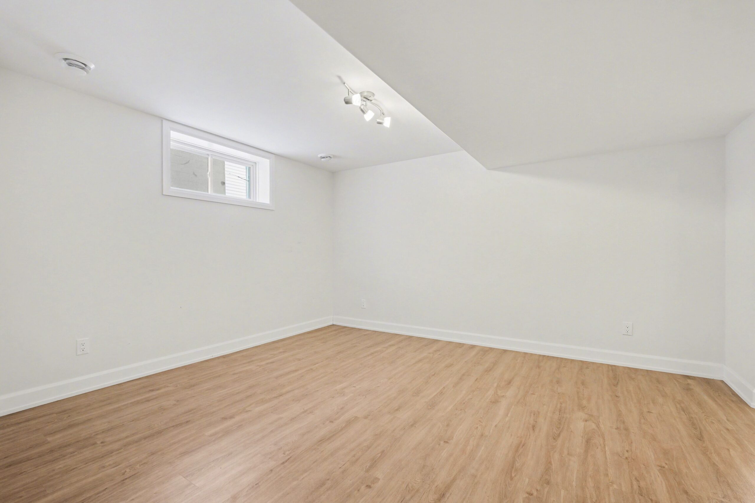 025_429_aurora_st_16_280